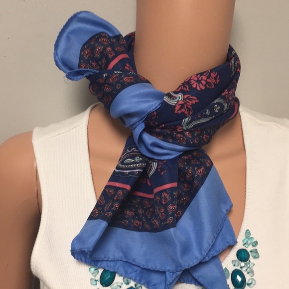 Beautiful Scarf 🧣 - Picture 2 of 8